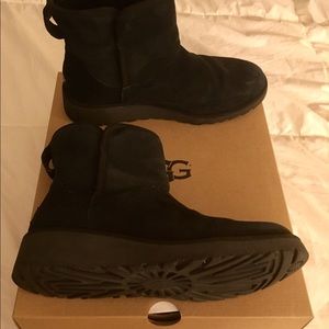 UGG Kristin Black size 7.5